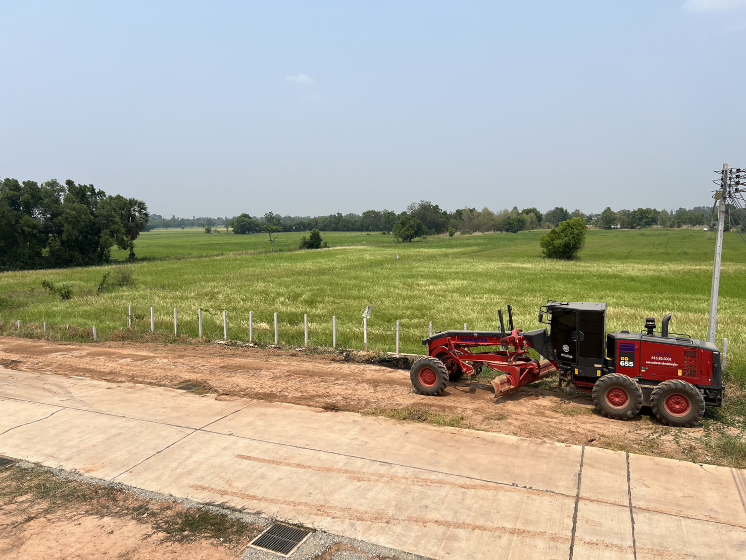 title - ส.ป.ก.พิษณุโลก ได้รับความอนุเคราะห์จากองค์การบริหารส่วนจังหวัดพิษณุโลก  ปรับพื้นที่โดยรอบการคารสำนักงาน ส.ป.ก.พิษณุโลก